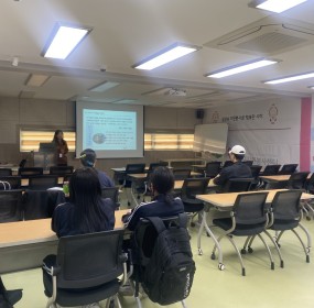  일자 : 4월 10일 (목)장소 : 사하구자원봉사센터 3층 프로그램실​사하구자원봉사센터는 10일 목요일에 자원봉사기초소양교육을 진행했습니다. 자원봉사의 의의, 1365에 관해서 자원봉사자라면 필요한 교육을 통해 올바른 자원봉사자가 될 수 있도록 교육을 하였습니다.