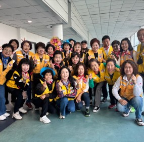  일자 : 4월 18일 (금)장소 : 부산강서체육공원 실내체육관​제 45회 장애인의 날 기념행사에 사하구 자원봉사자들이 행사의 안전한 마무리를 위해 참여를 하였습니다.