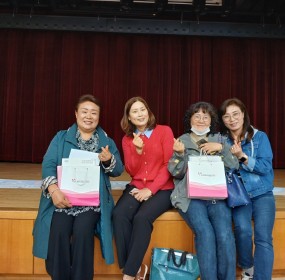  일자 : 4월 21일 (월)장소 : 부산광역시자원봉사센터 대회의실​사하구자원봉사센터 소속 단체 및 캠프 임원분들이 부산시센터를방문해 자원봉사리더특강에 참여하였습니다.