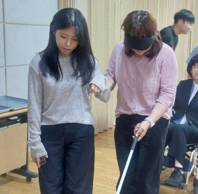 &nbsp;&nbsp; 일자 : 6월 10일(수)&nbsp;&nbsp; 장소 : 부산YMCA 17층 대강​&nbsp; 부산시자원봉사센터 주관으로 [2026년 재난 모의훈련 워크숍]이 진행되었습니다.&nbsp; 부산시, 구·군센터 직원 및 자원봉사자들을 대상으로 이론 및 체험형 교육이 이루어졌는데 사하구자원봉사센터의 직원들도&nbsp; 참여하였습니다.&nbsp;시각장애인이 되어 봉사자의 도움을 받는 체험을 해보며 장애인의 고충과 자원봉사자로서 임해야 하는 태도&nbsp; 를 몸소 느끼며 배우는 뜻 깊은 시간이었습니다.
